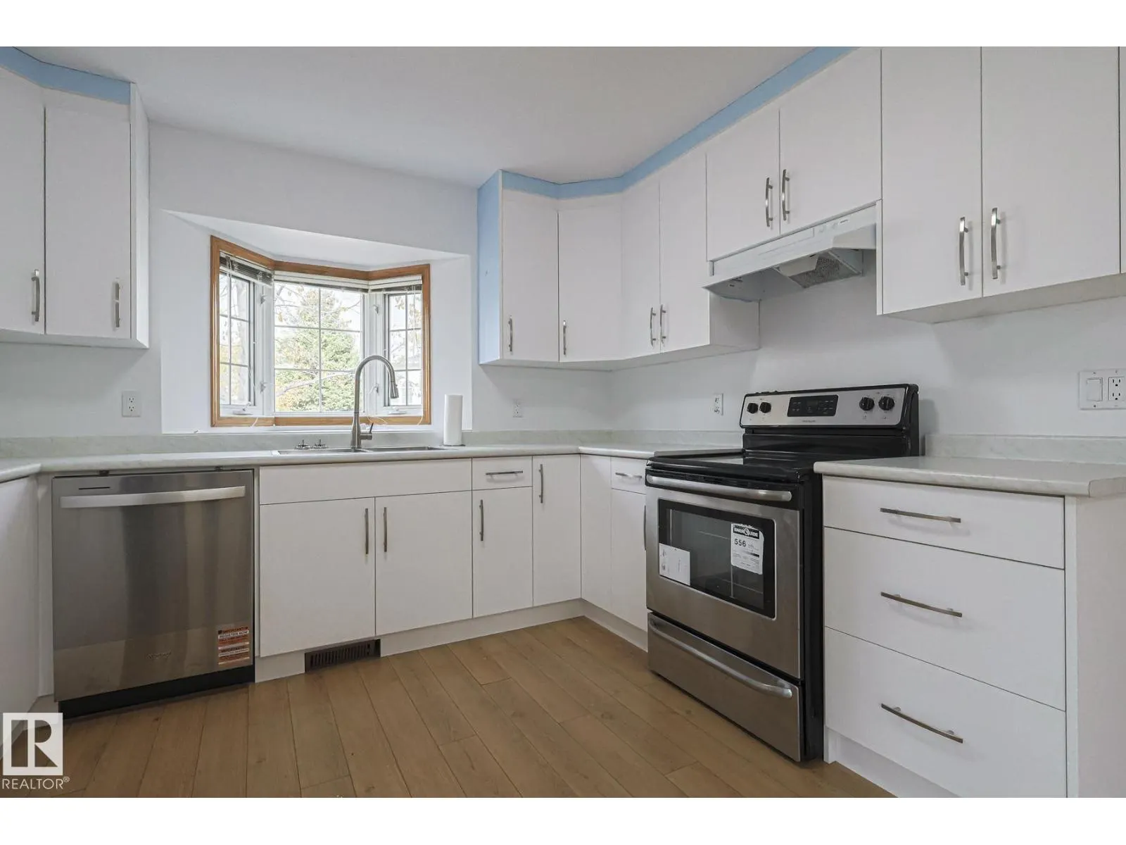 4631 43 AV NW