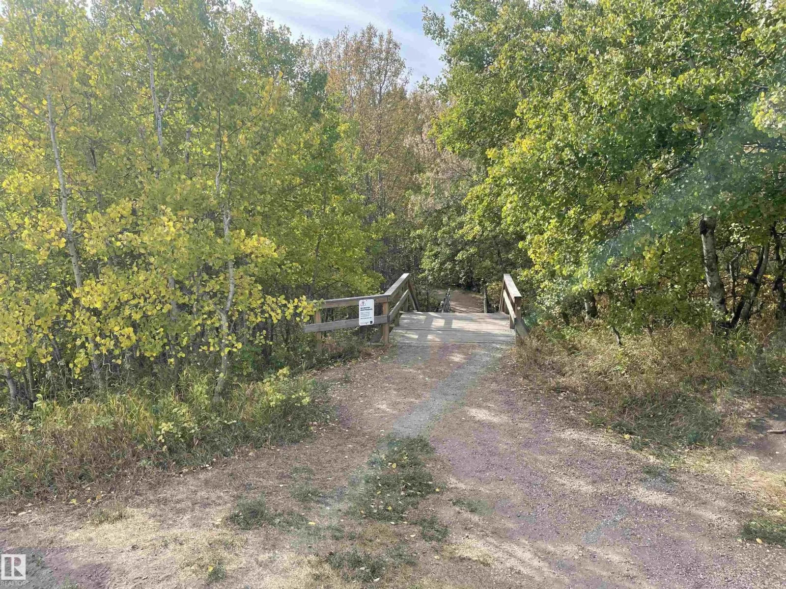 4631 43 AV NW