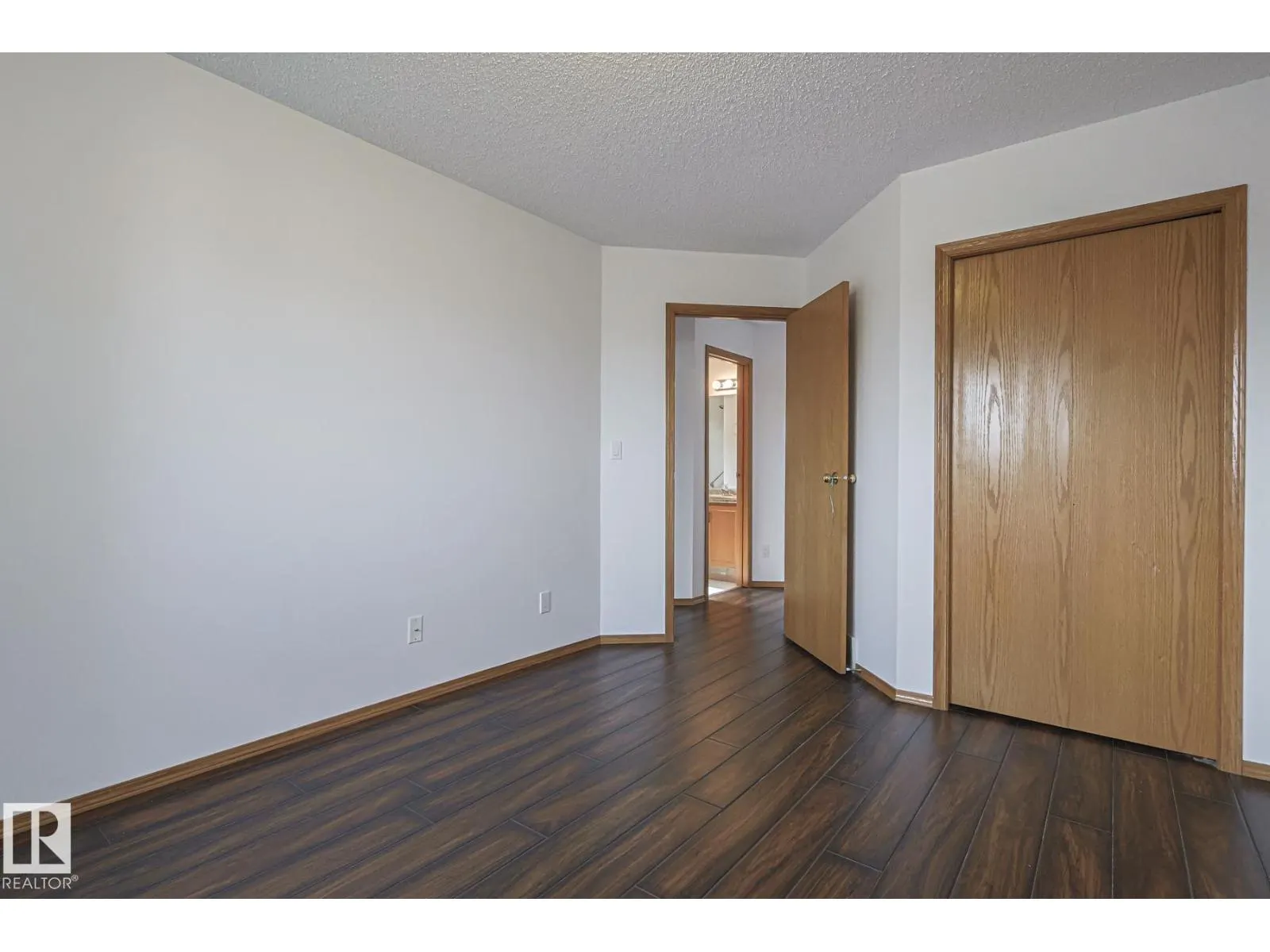 4631 43 AV NW