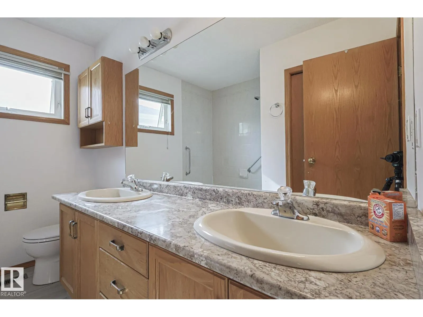 4631 43 AV NW