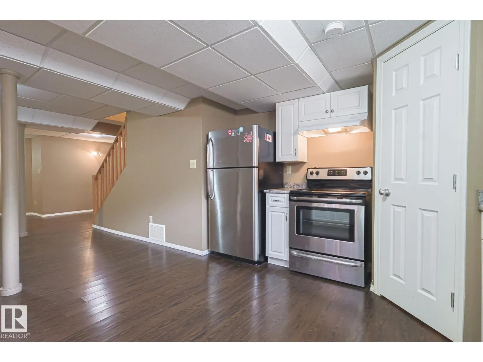 4631 43 AV NW