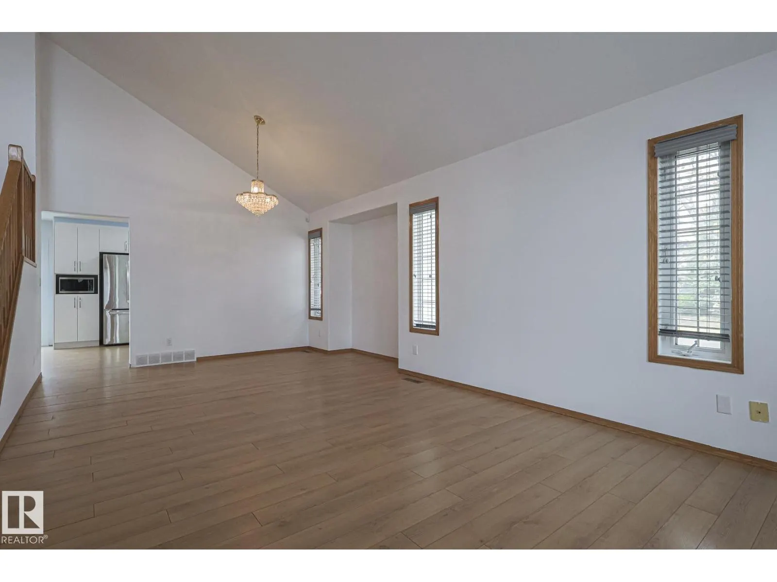 4631 43 AV NW