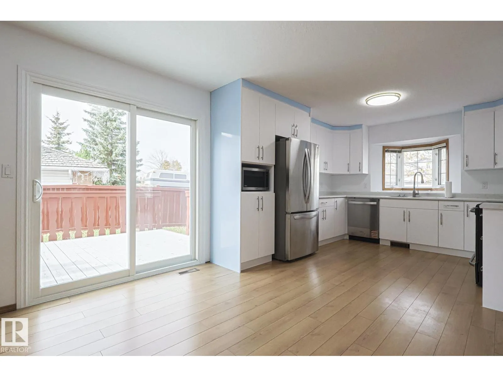 4631 43 AV NW