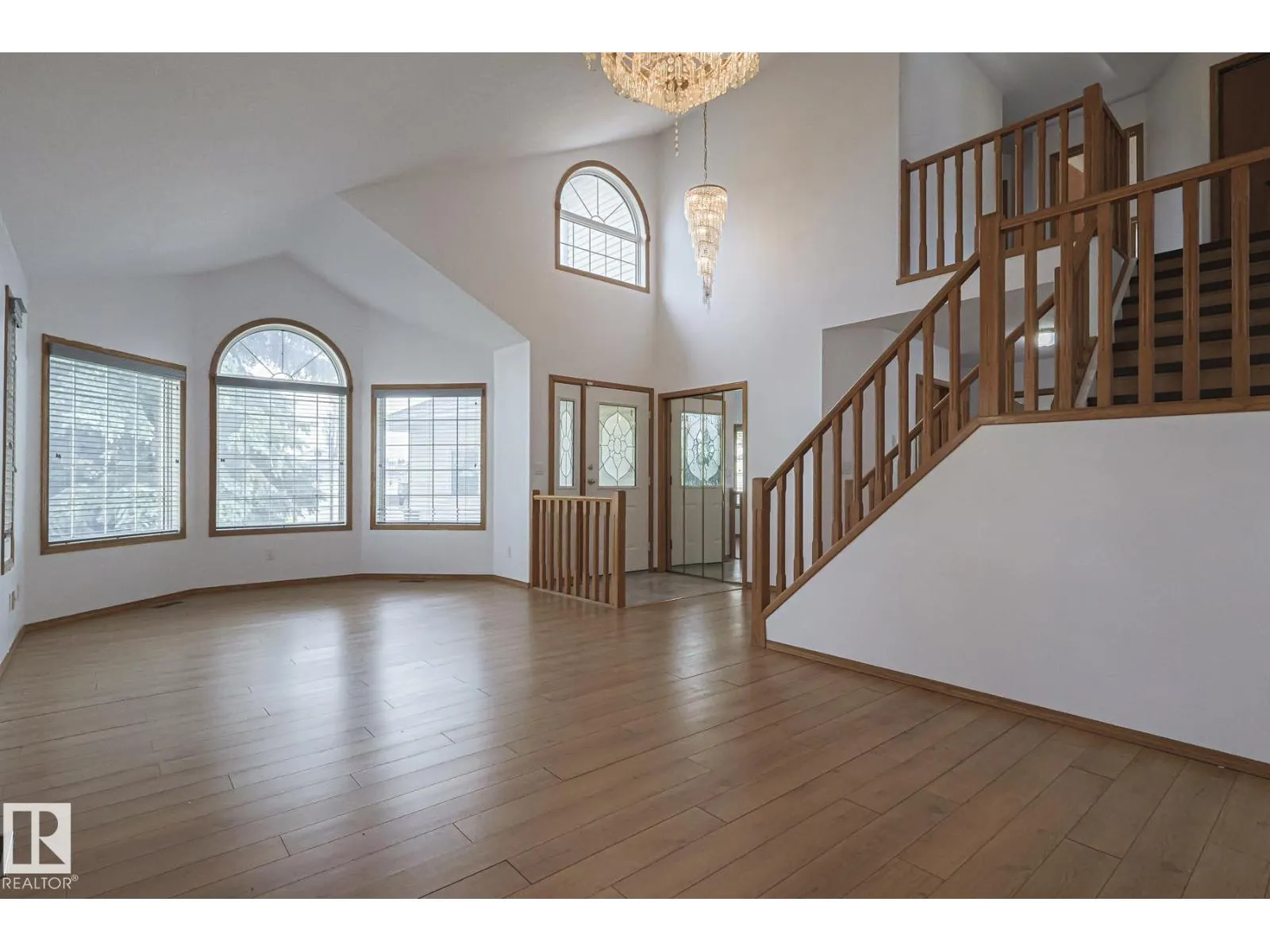 4631 43 AV NW
