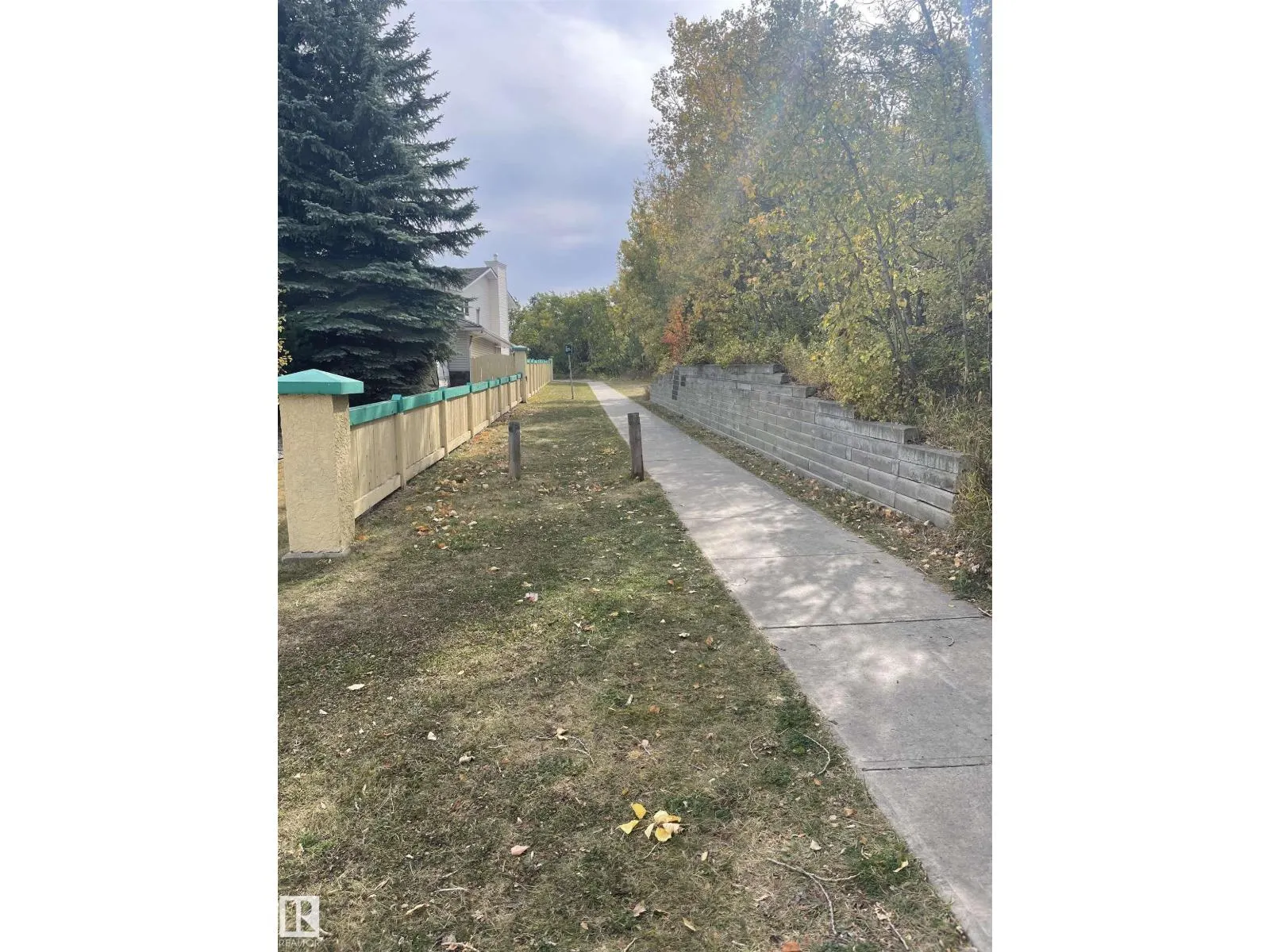 4631 43 AV NW