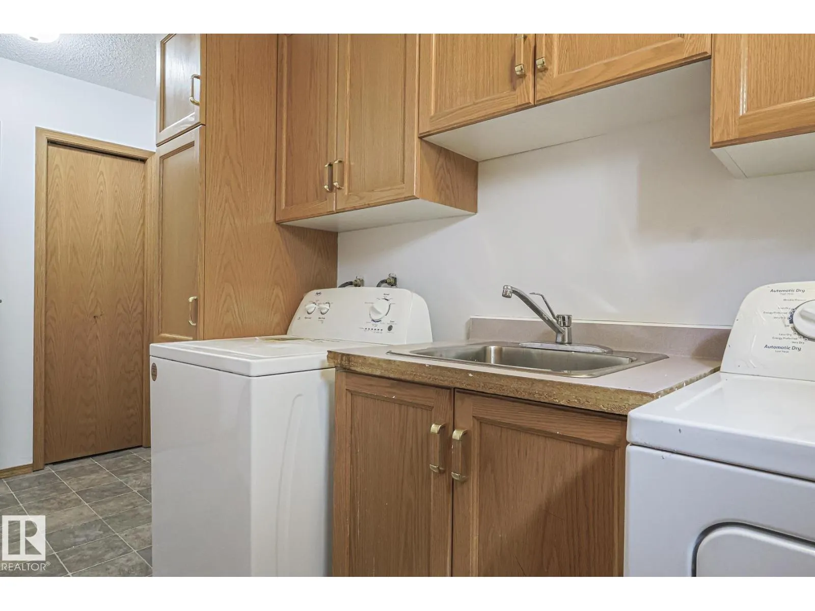4631 43 AV NW