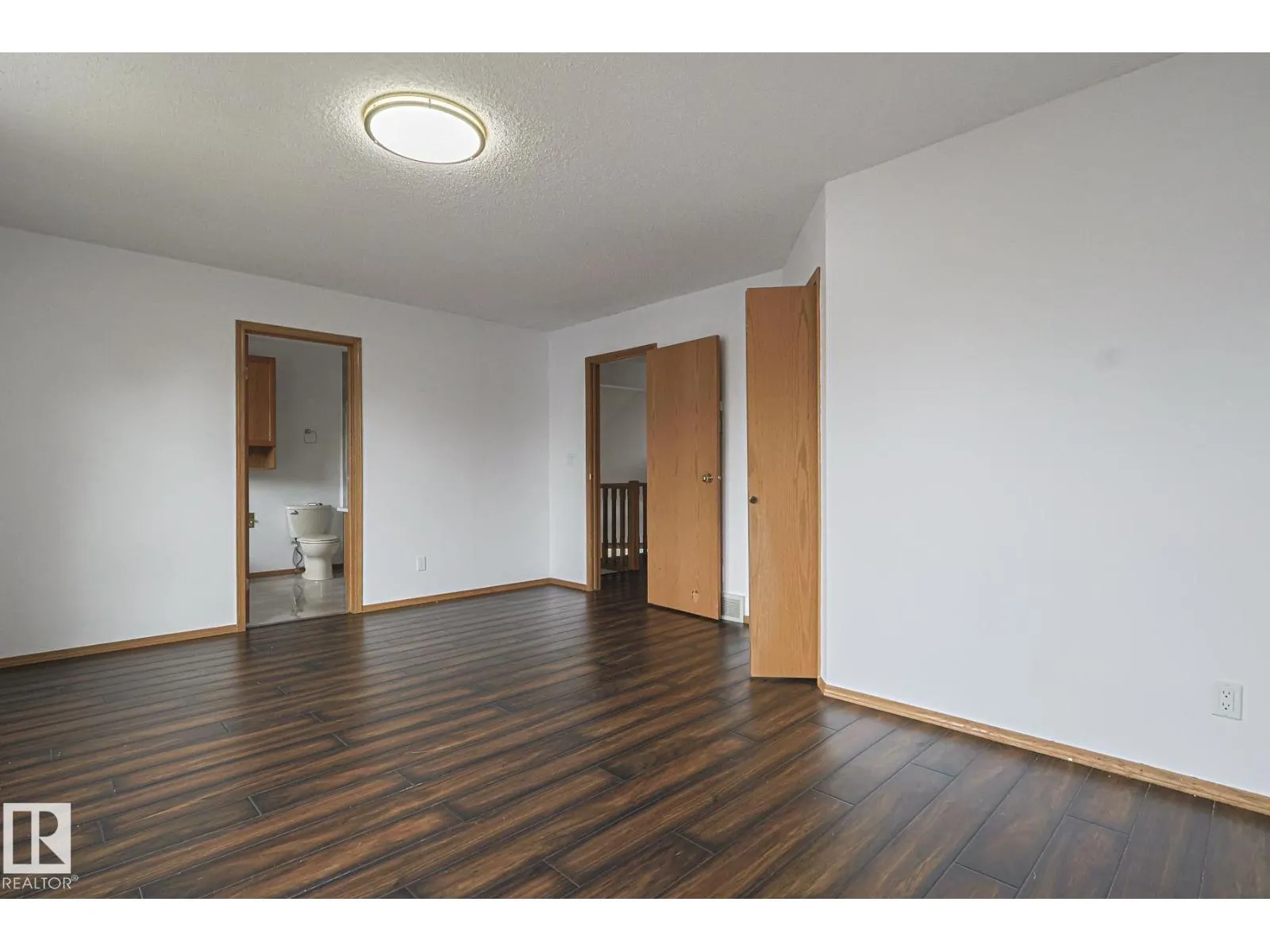 4631 43 AV NW