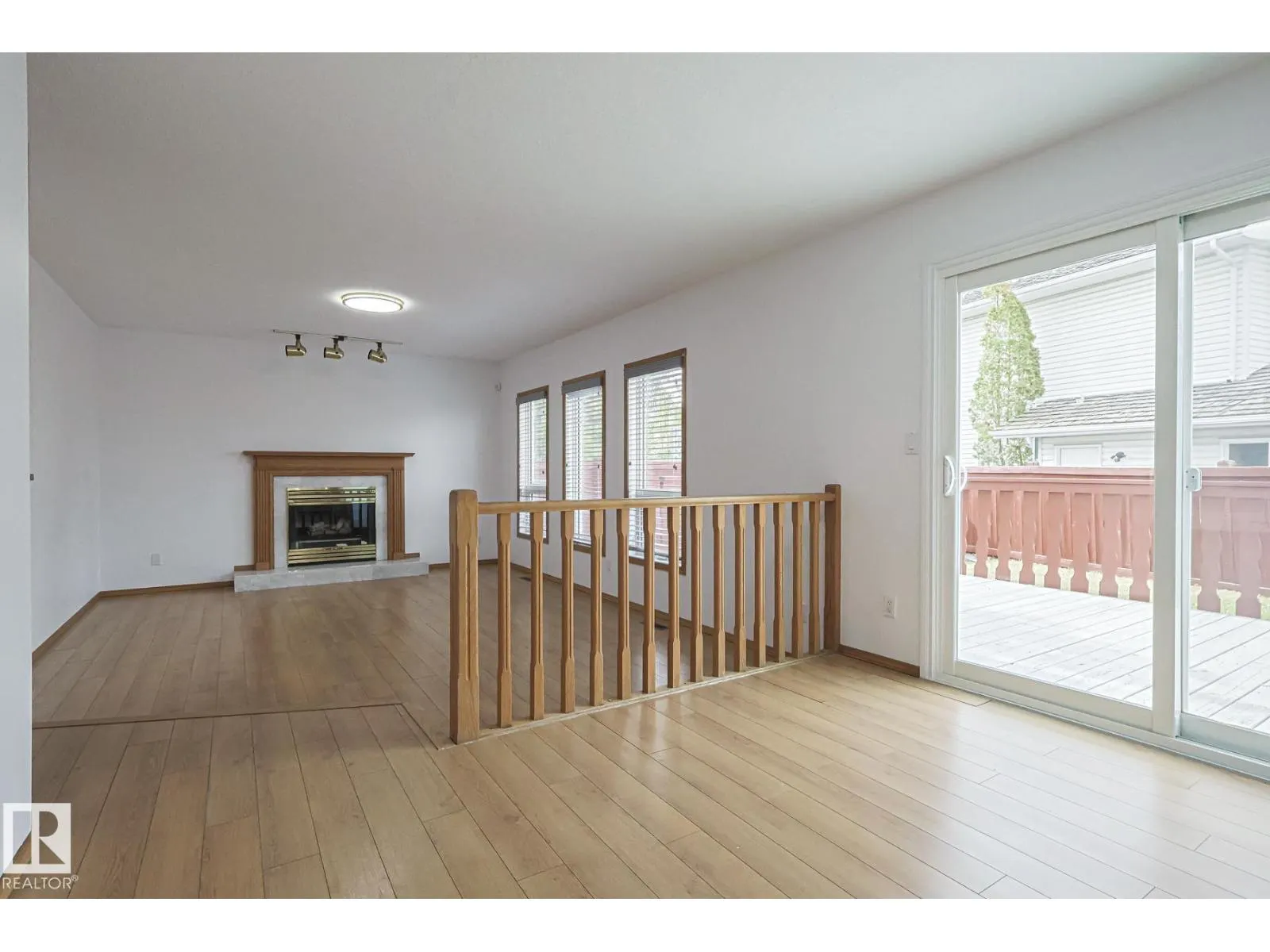 4631 43 AV NW