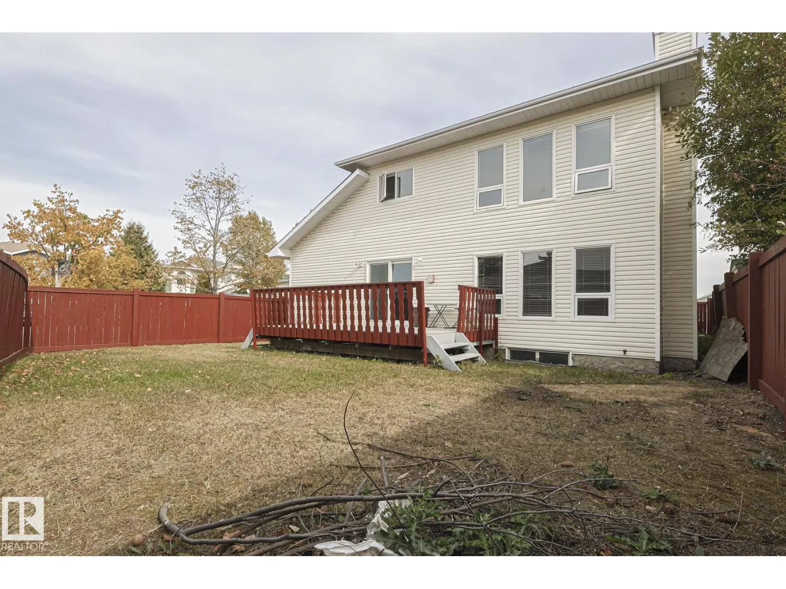 4631 43 AV NW
