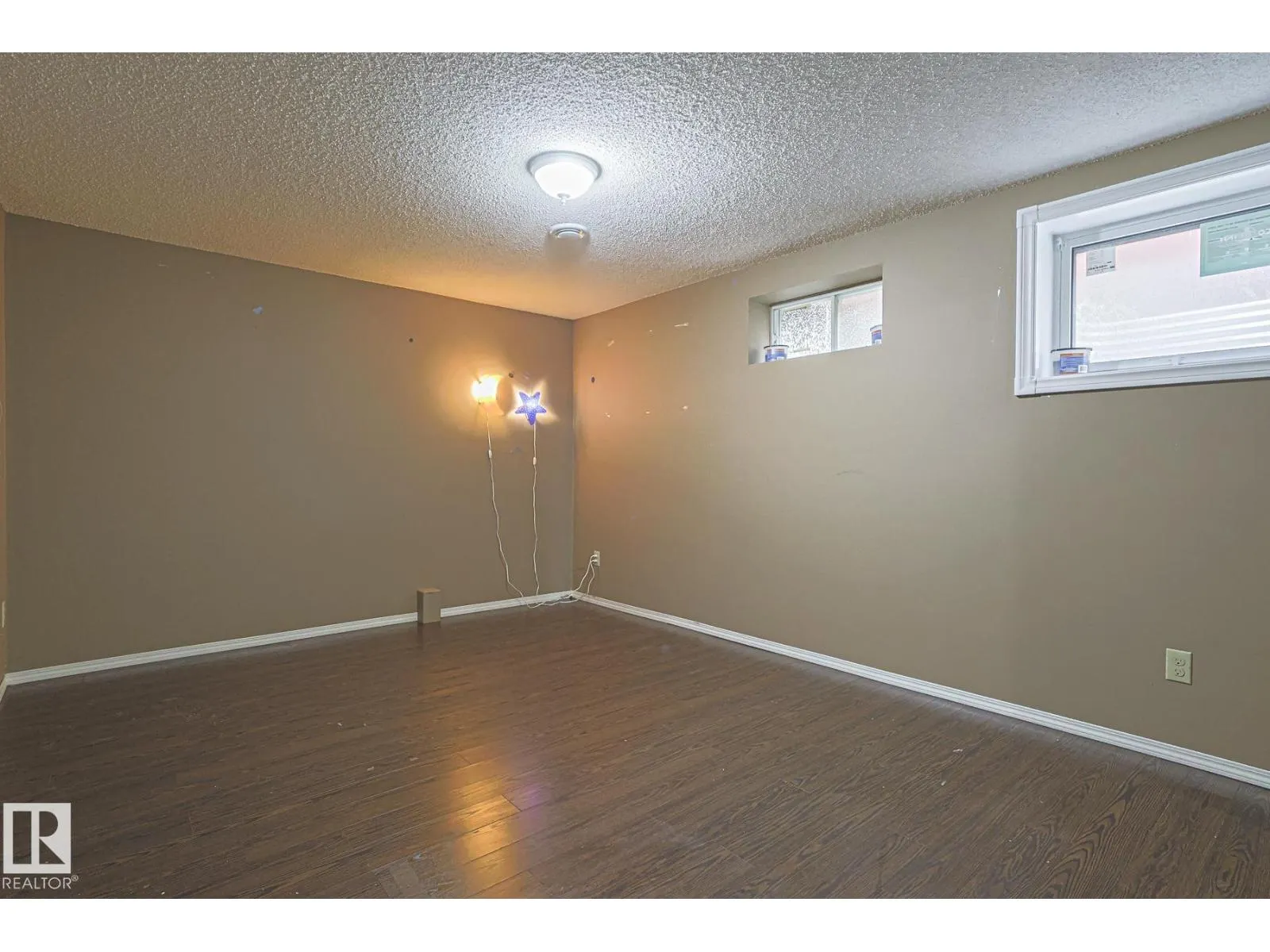 4631 43 AV NW