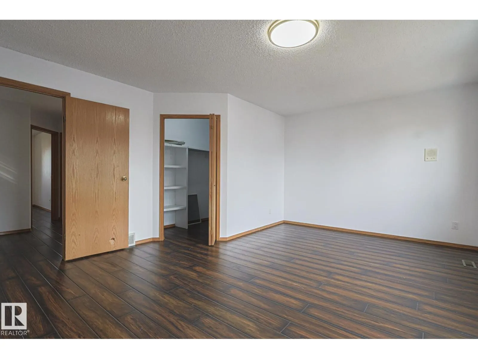 4631 43 AV NW