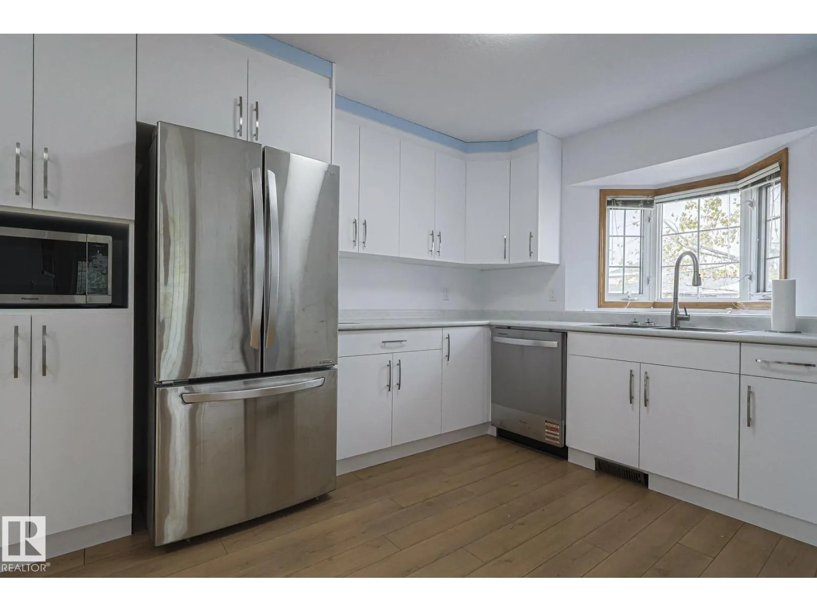 4631 43 AV NW