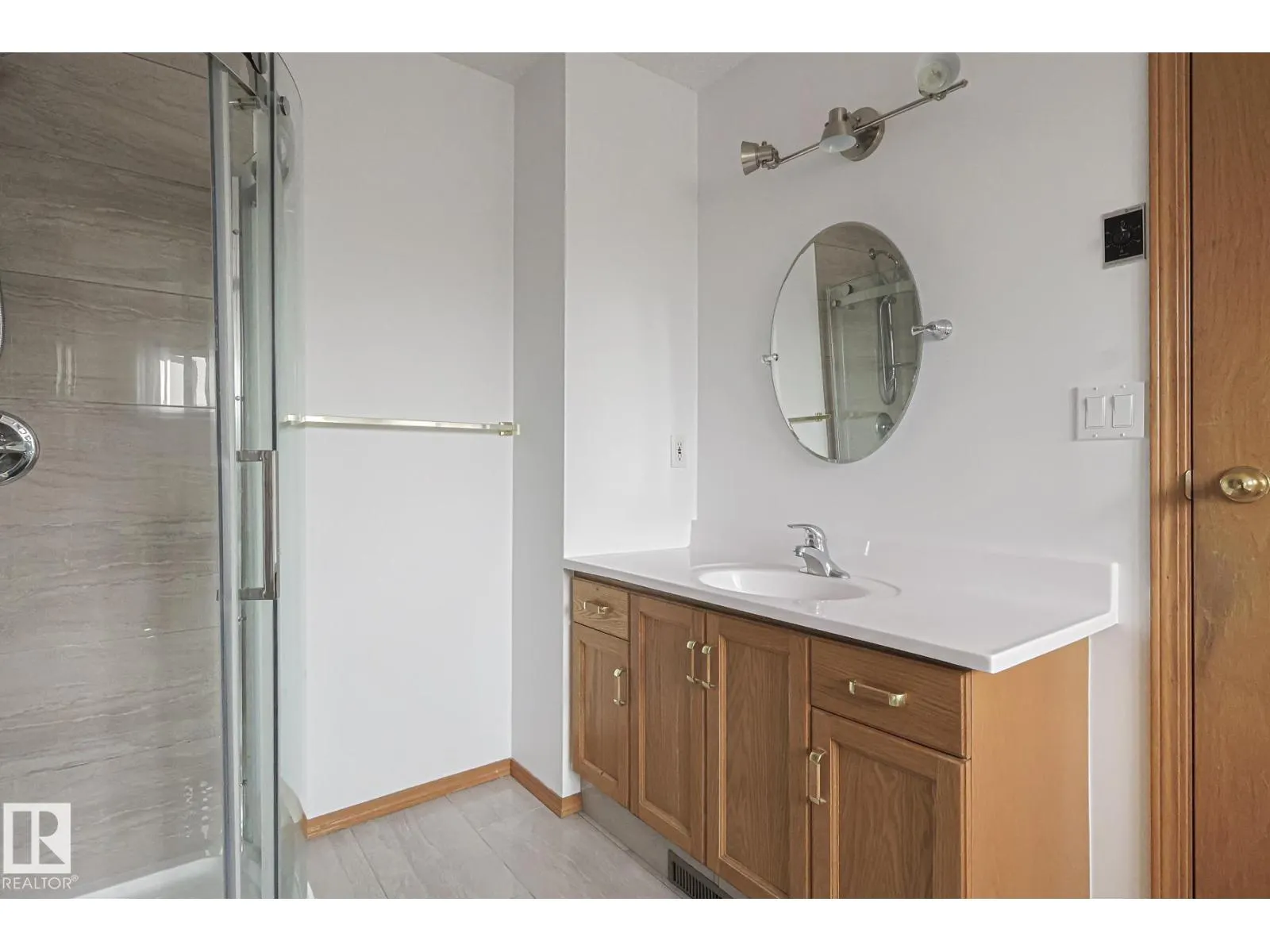4631 43 AV NW