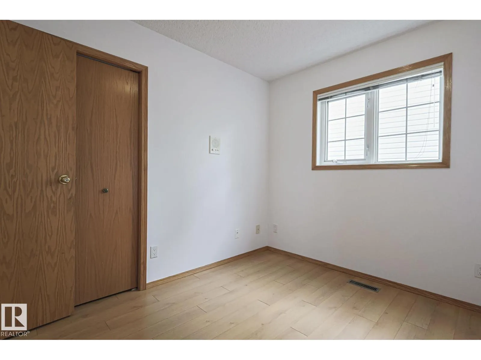 4631 43 AV NW