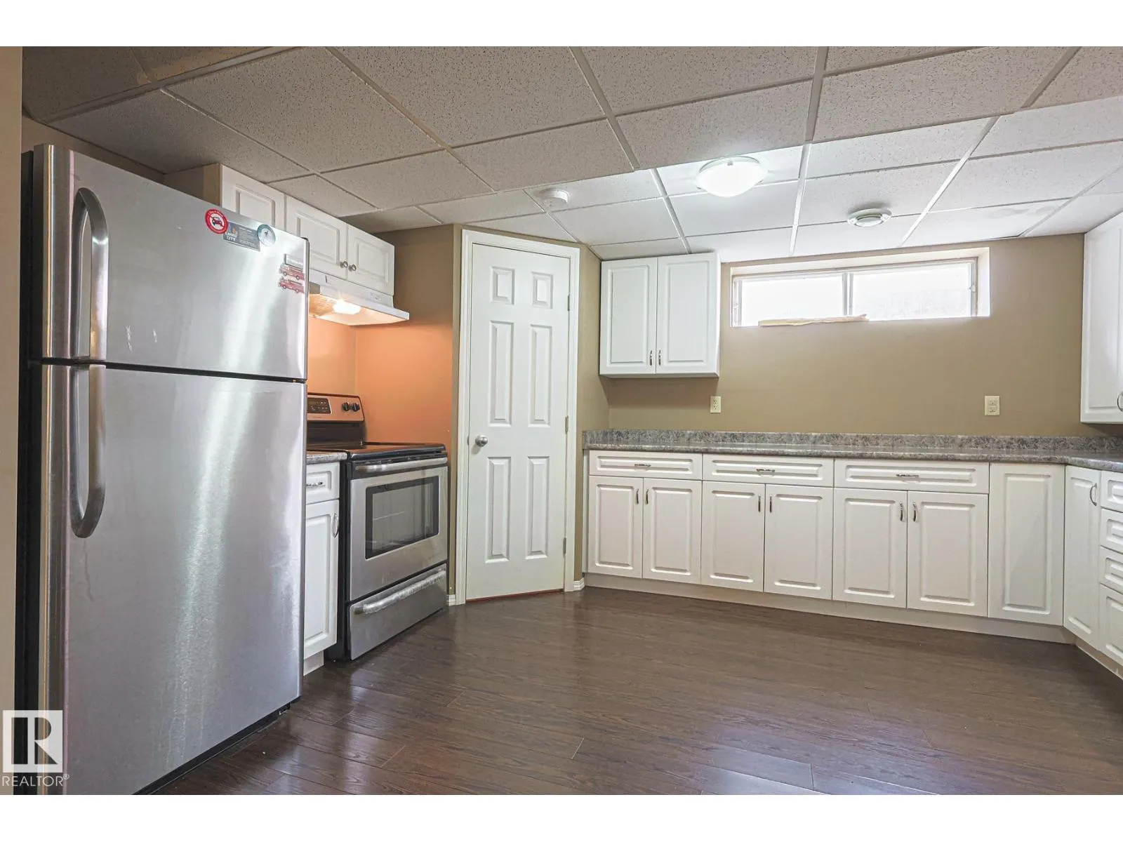 4631 43 AV NW