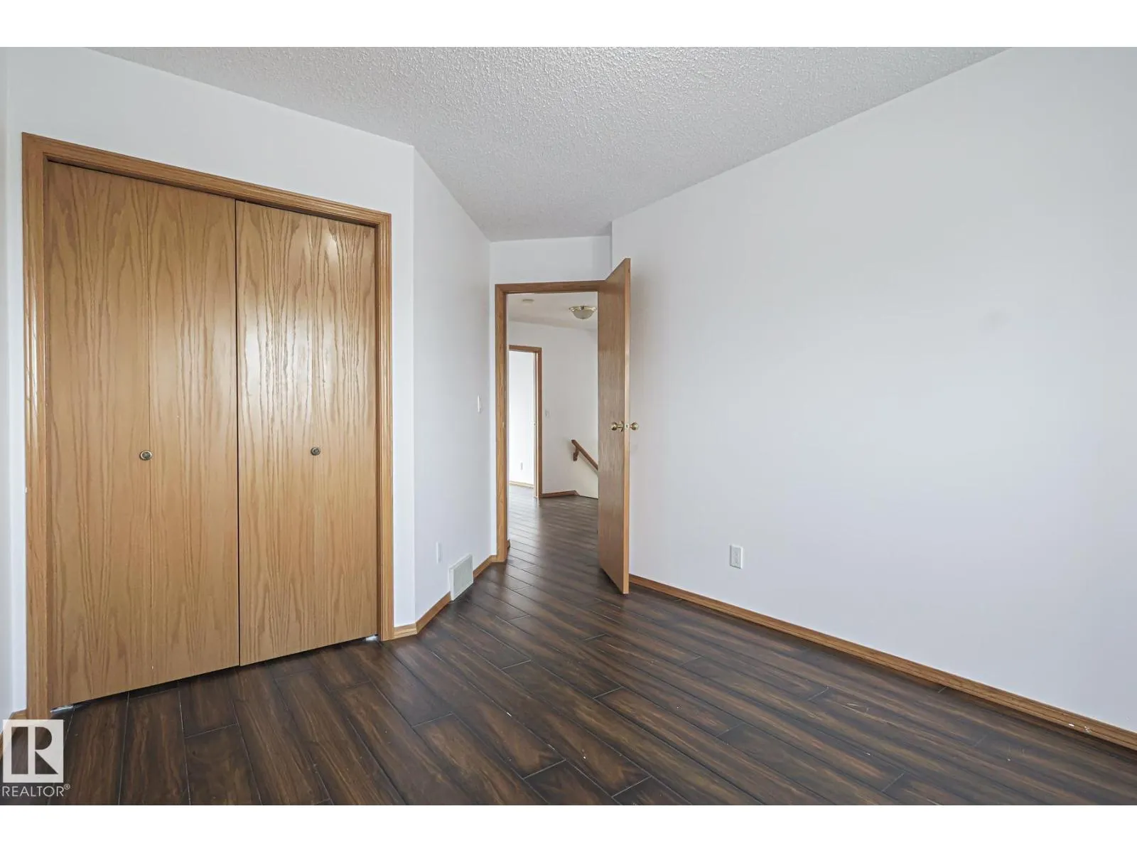 4631 43 AV NW