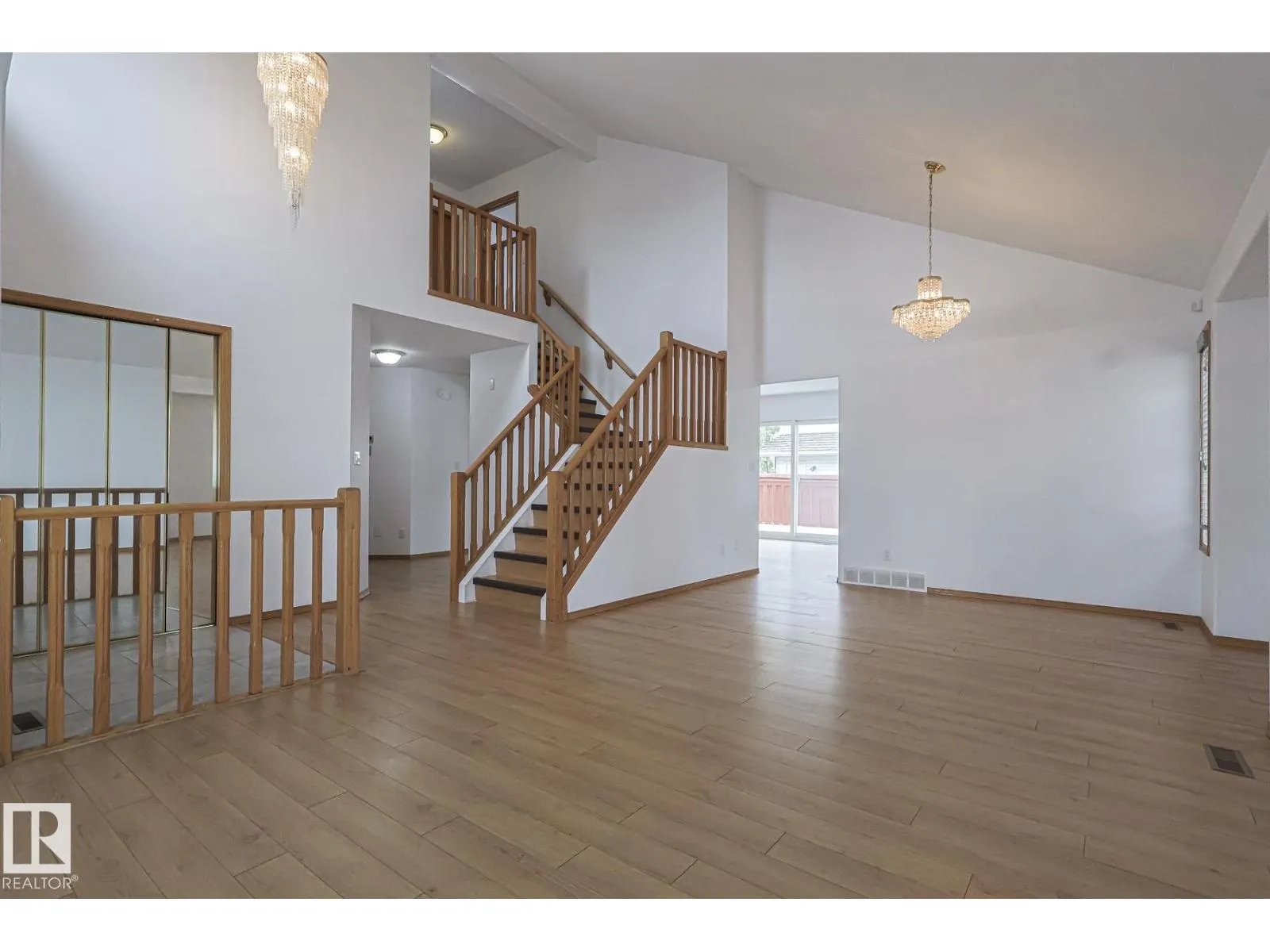 4631 43 AV NW