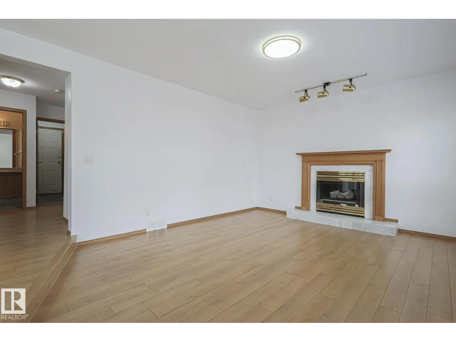 4631 43 AV NW