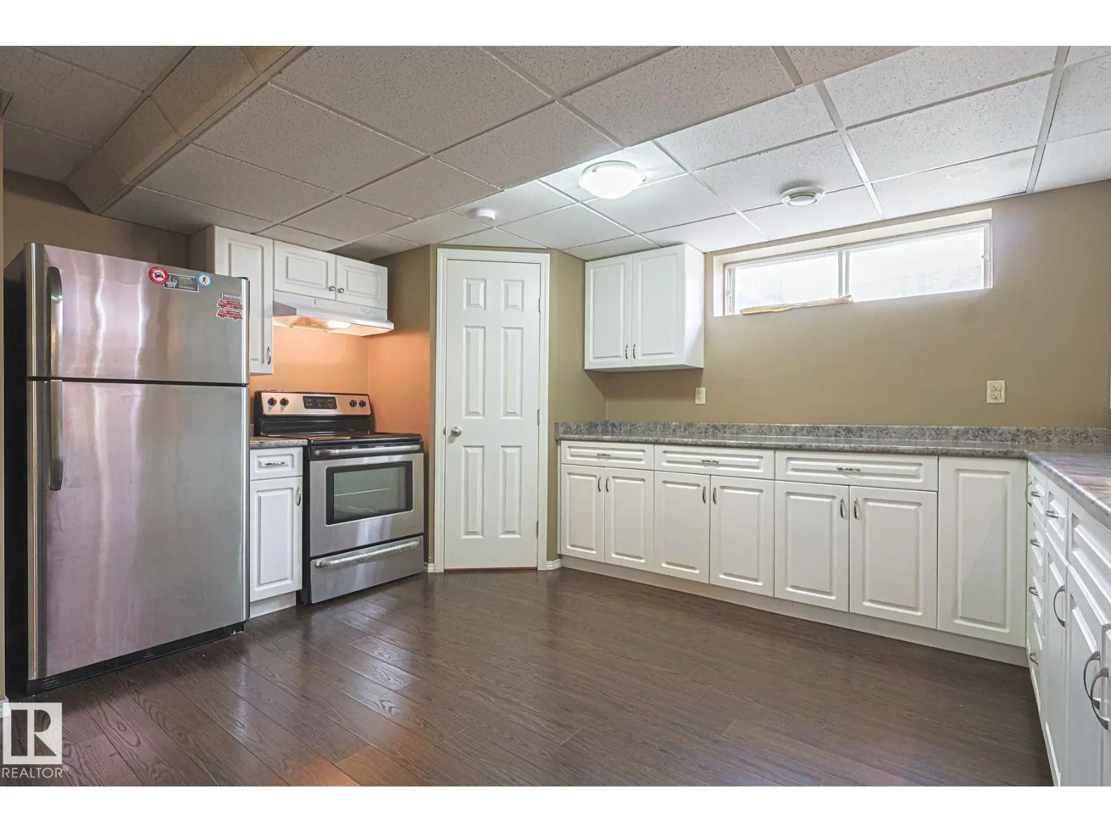 4631 43 AV NW