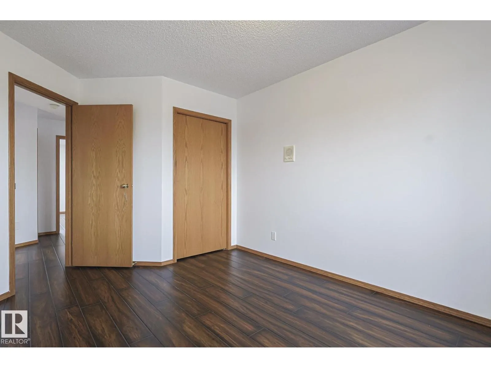 4631 43 AV NW
