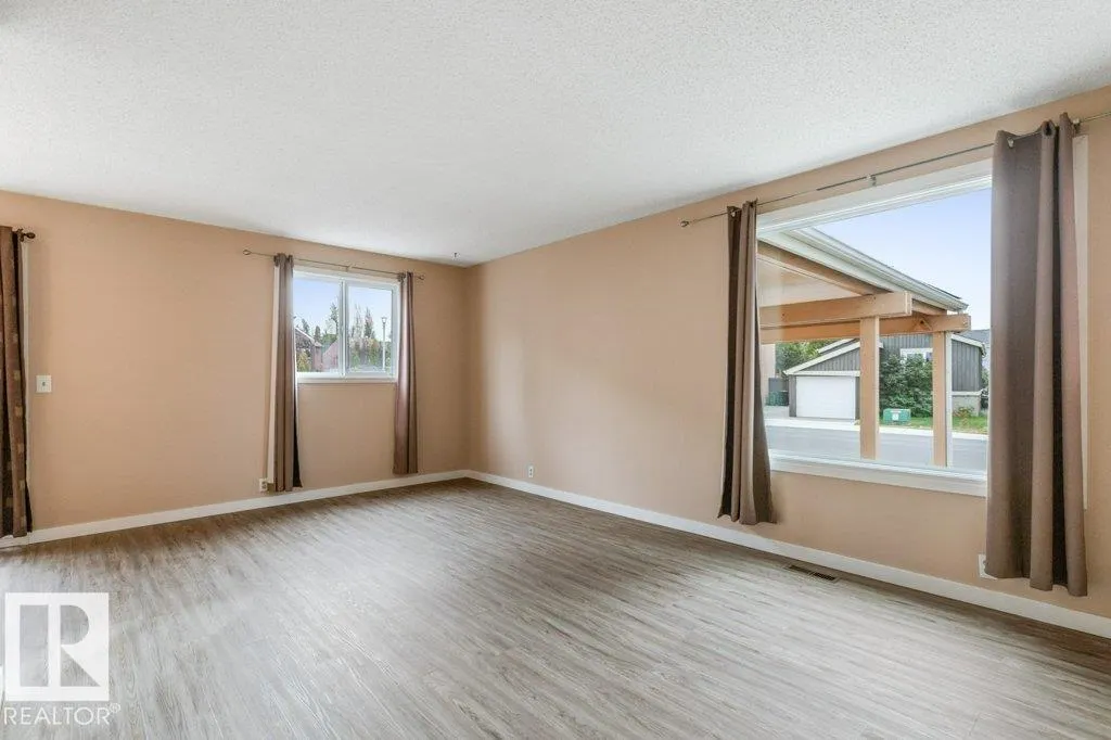 5704 93A AV NW