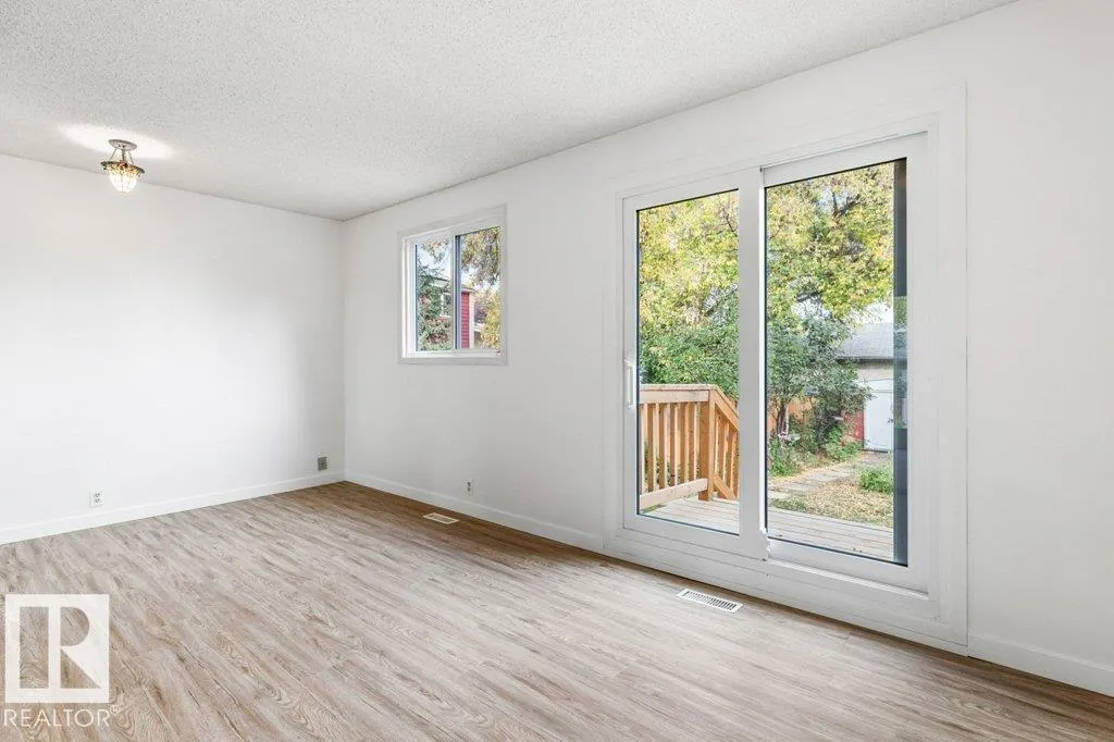 5704 93A AV NW