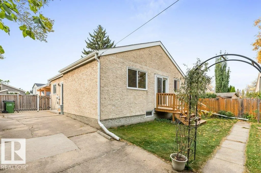 5704 93A AV NW