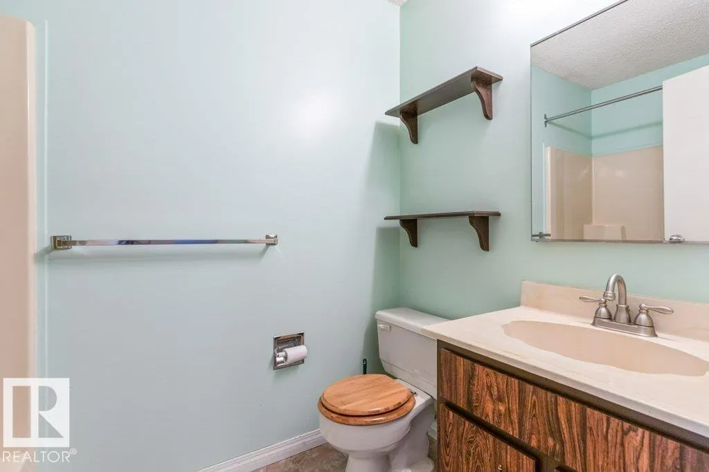5704 93A AV NW
