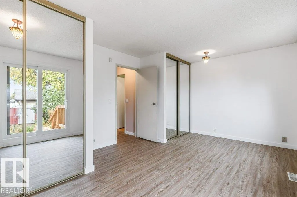5704 93A AV NW