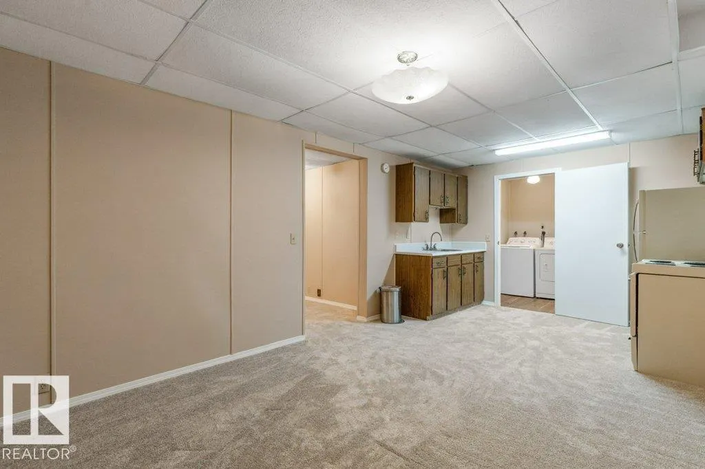 5704 93A AV NW