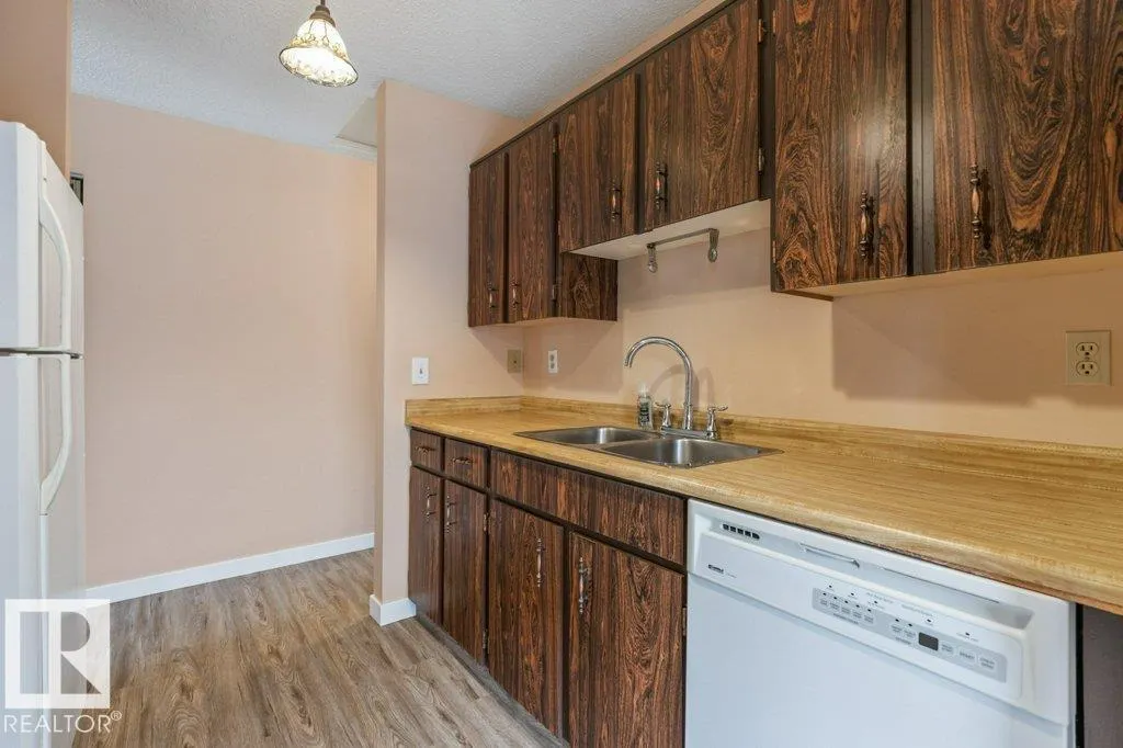 5704 93A AV NW