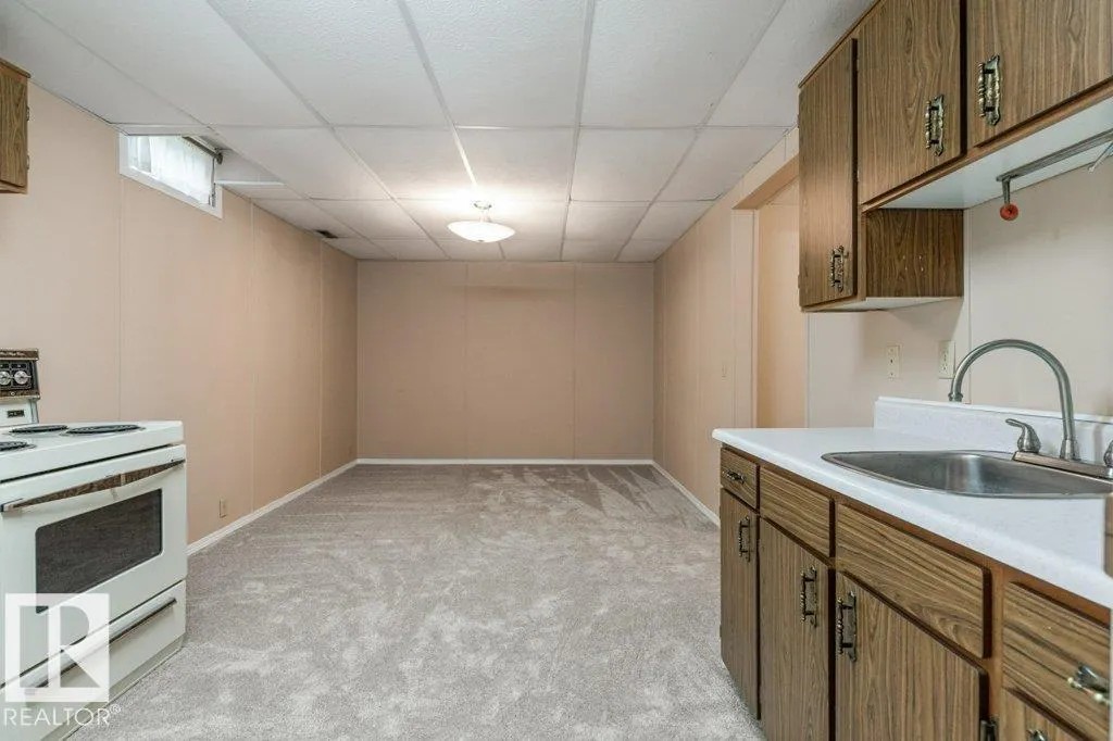 5704 93A AV NW