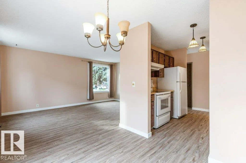 5704 93A AV NW