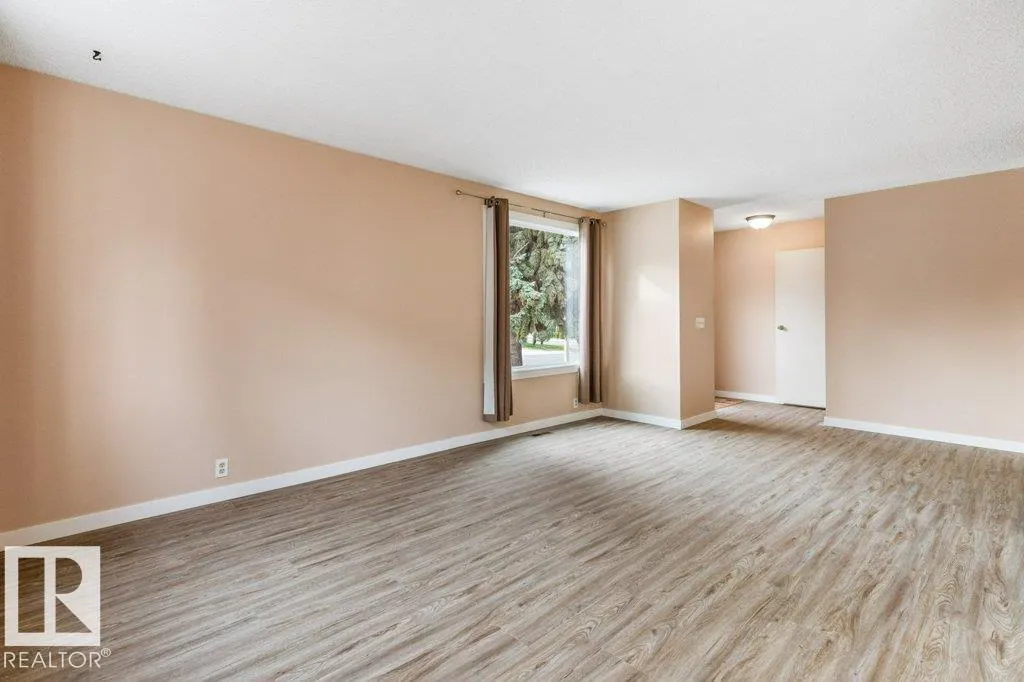 5704 93A AV NW