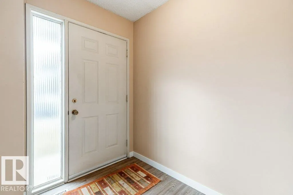 5704 93A AV NW