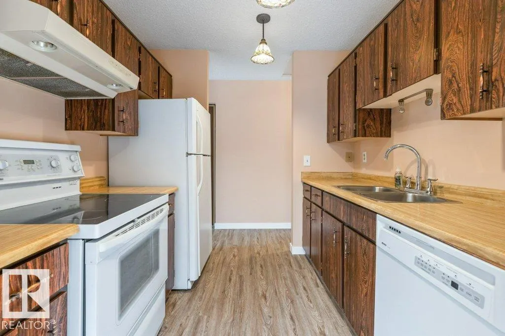 5704 93A AV NW