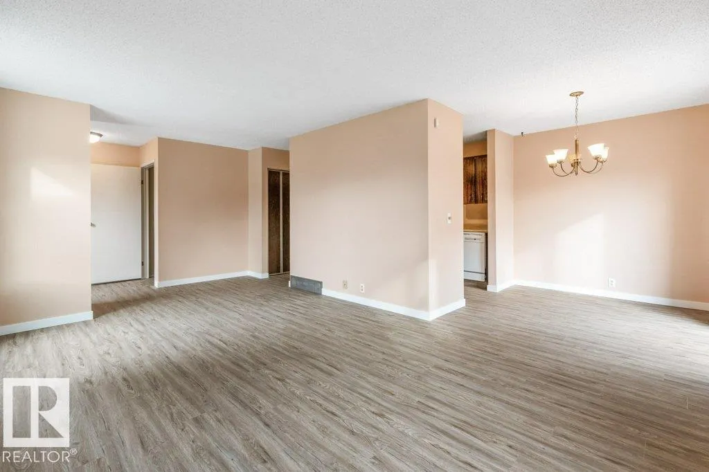 5704 93A AV NW