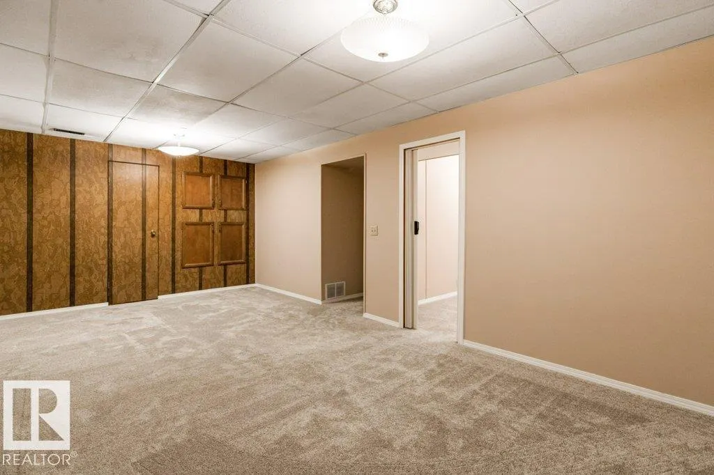 5704 93A AV NW