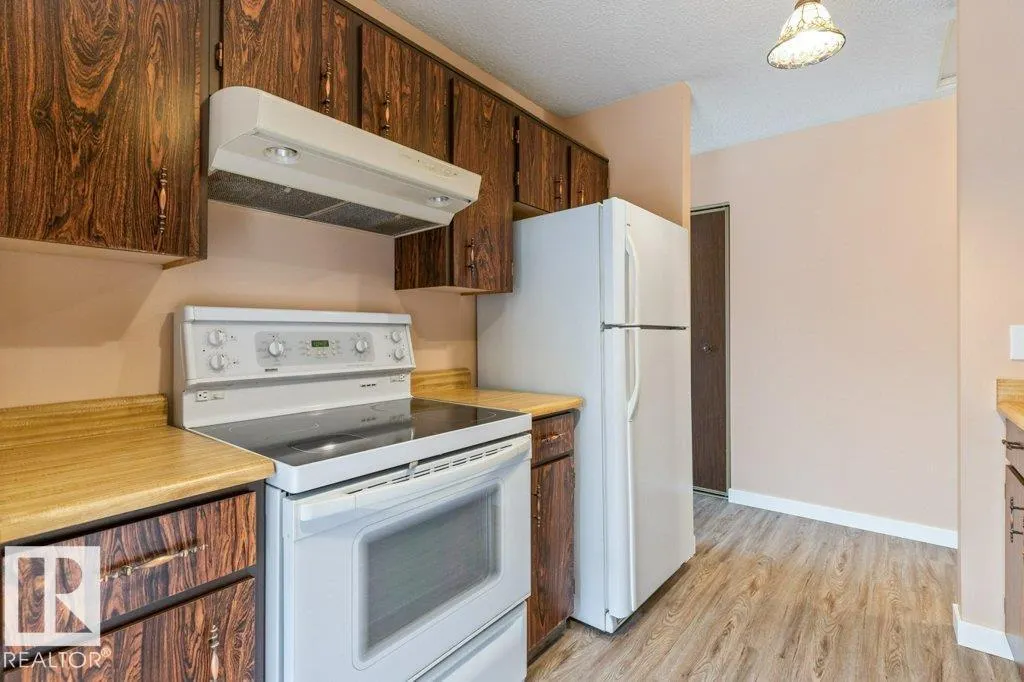 5704 93A AV NW