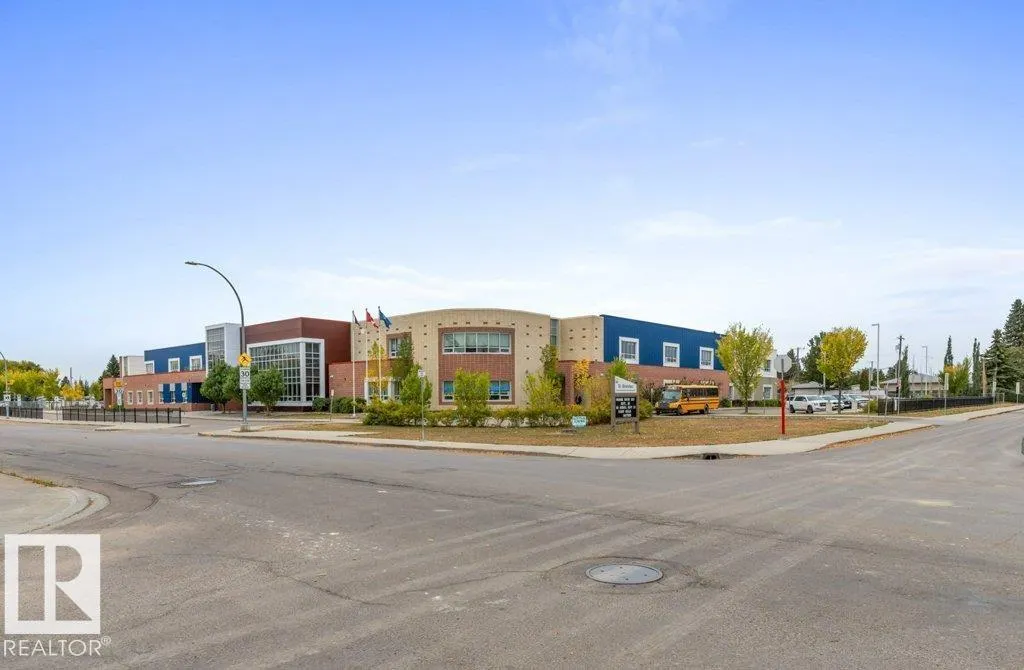 5704 93A AV NW
