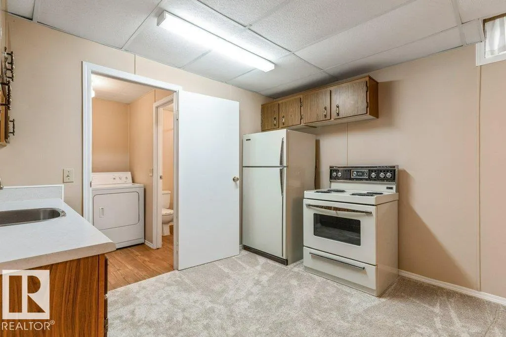 5704 93A AV NW