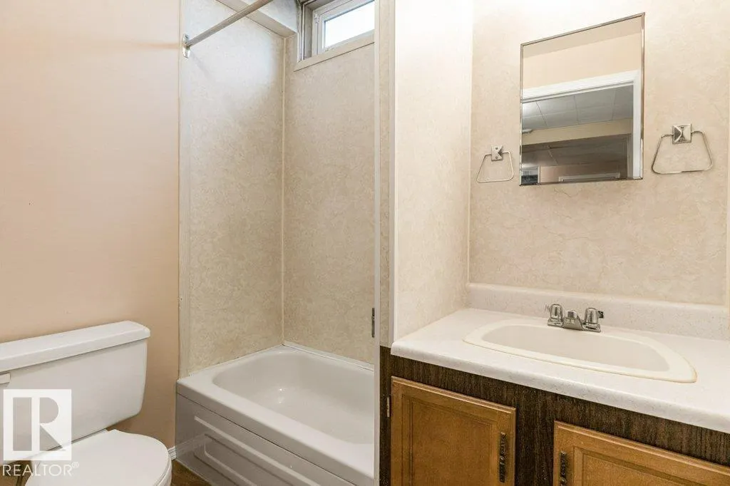 5704 93A AV NW
