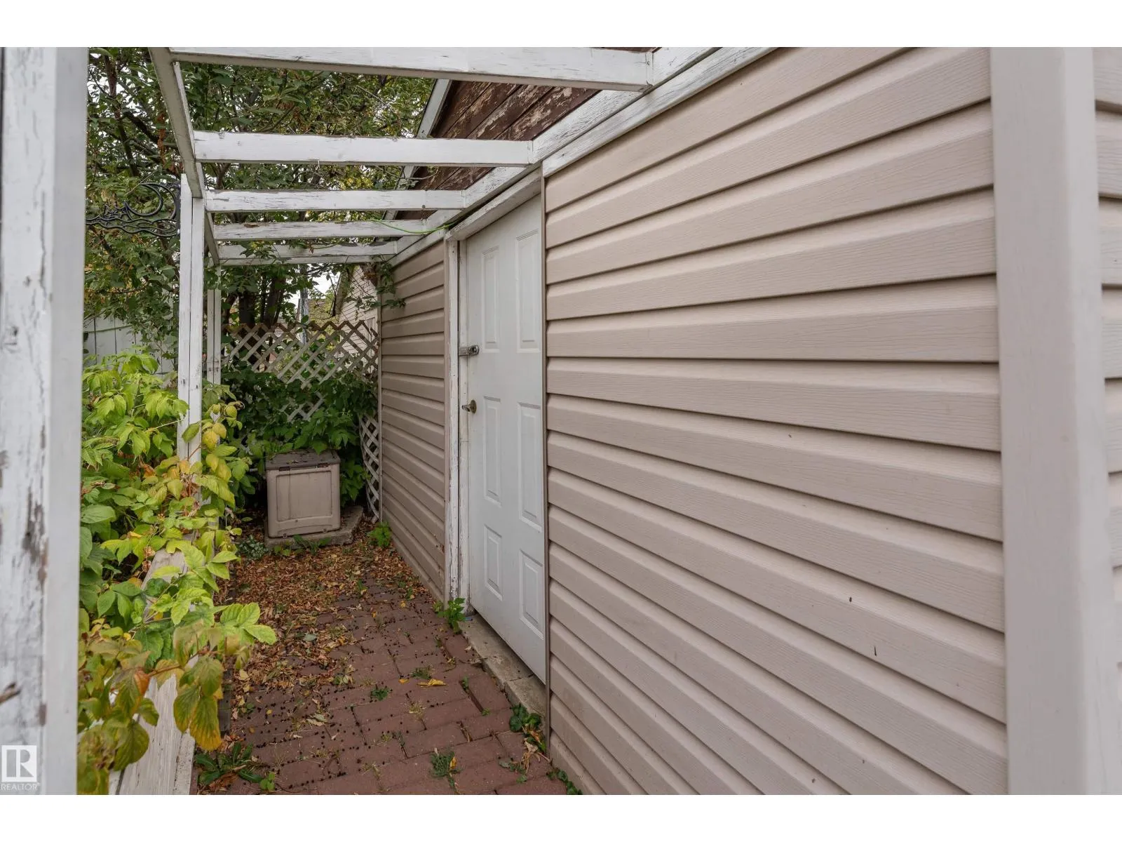 11539 101 ST NW
