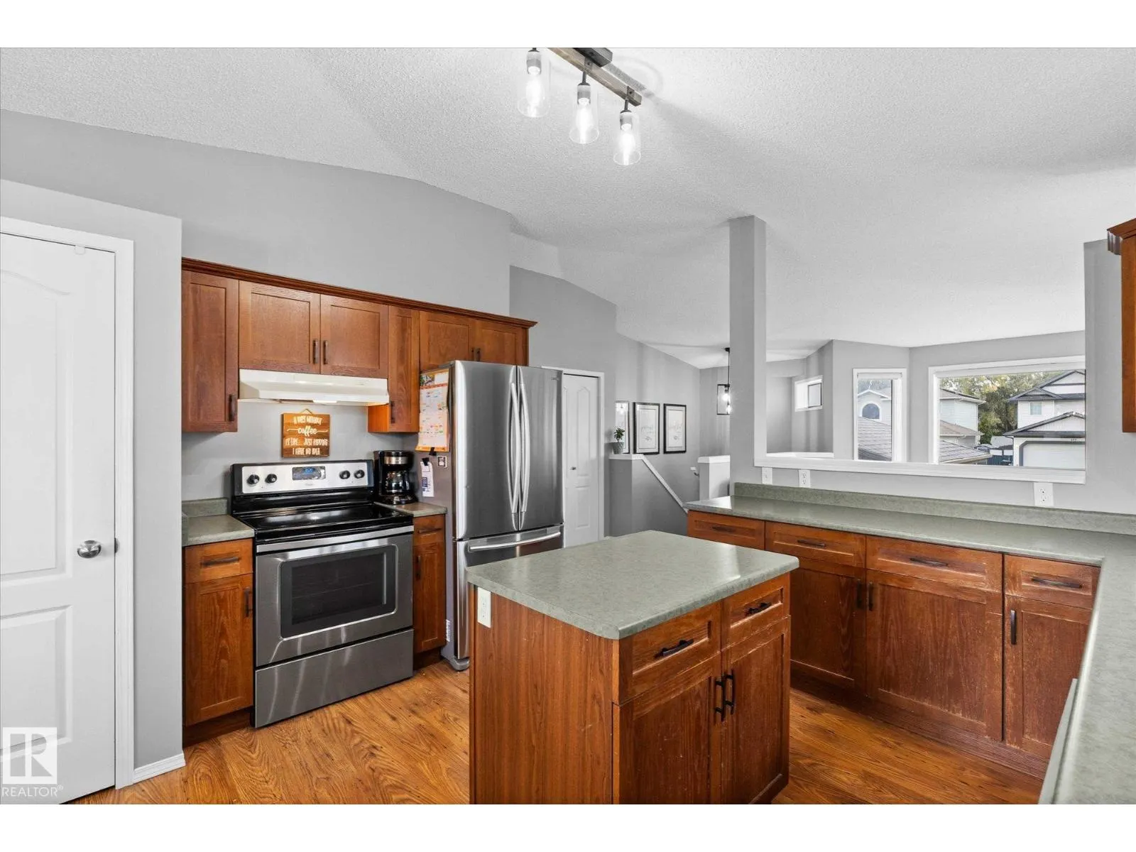 178 LAKELAND DR