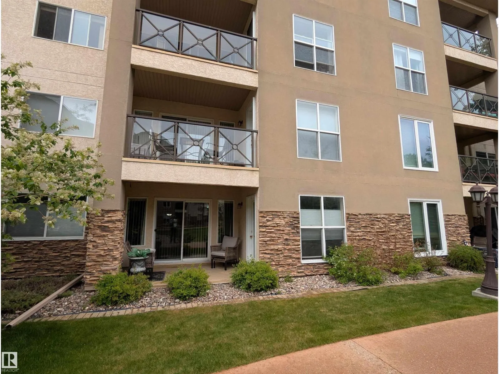 #112 8956 156 St NW