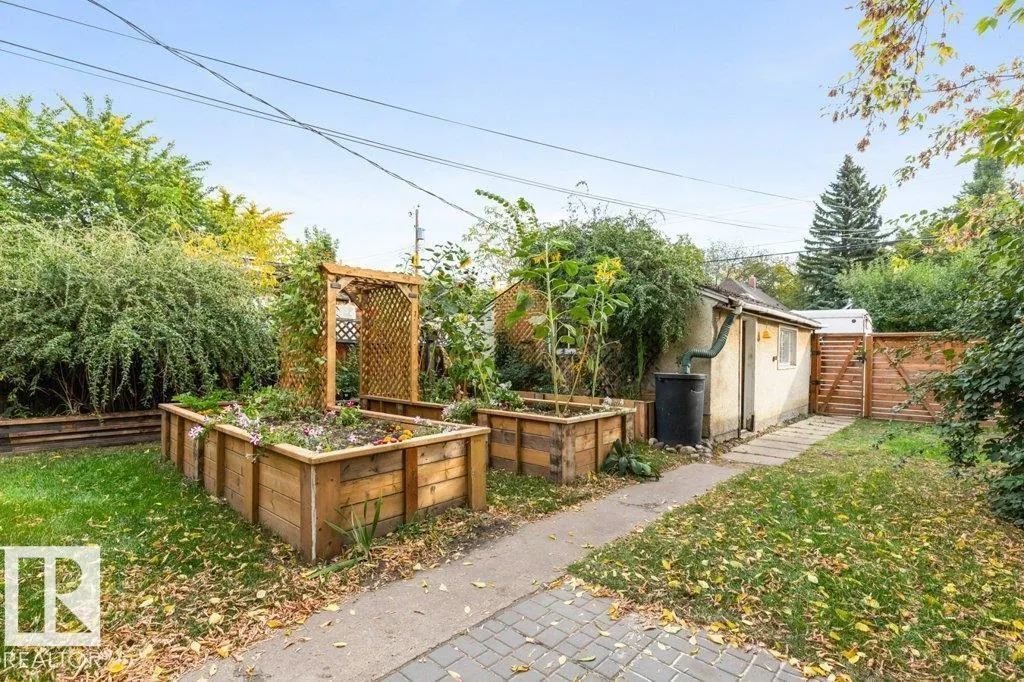 11215 67 ST NW
