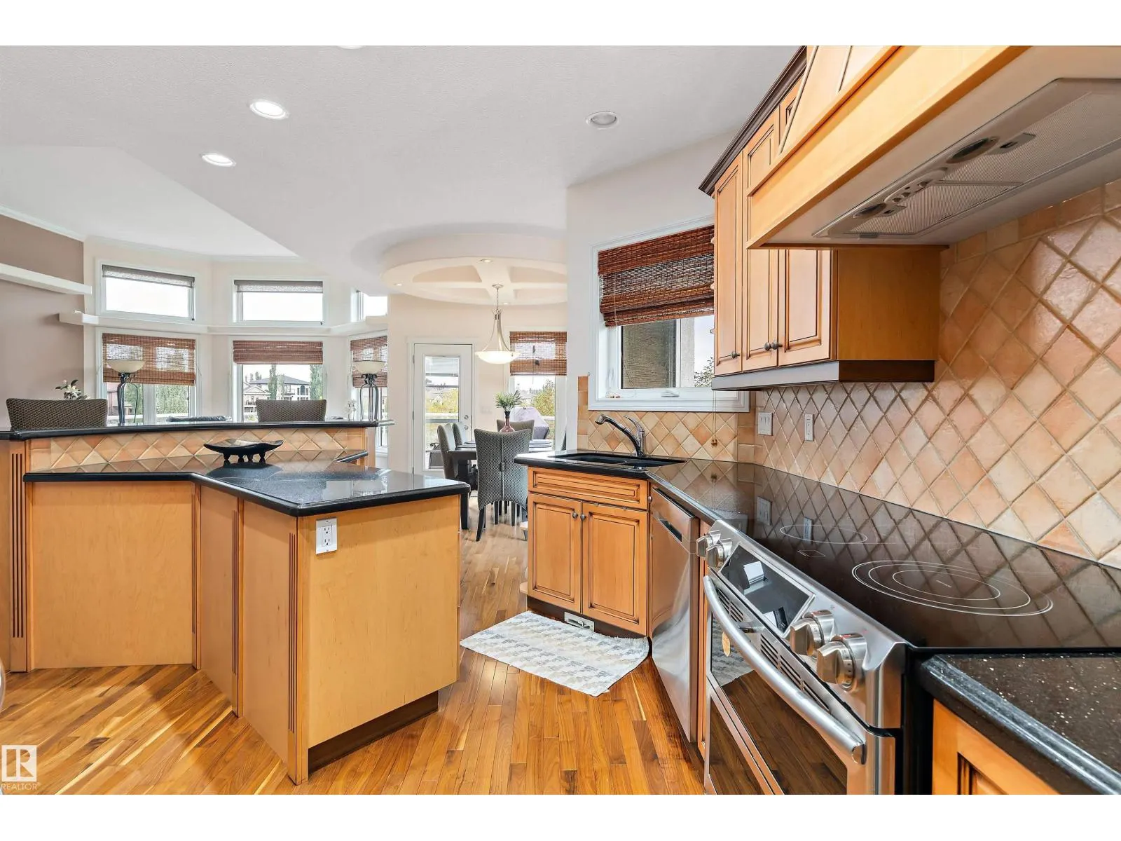 46 SHORES DR
