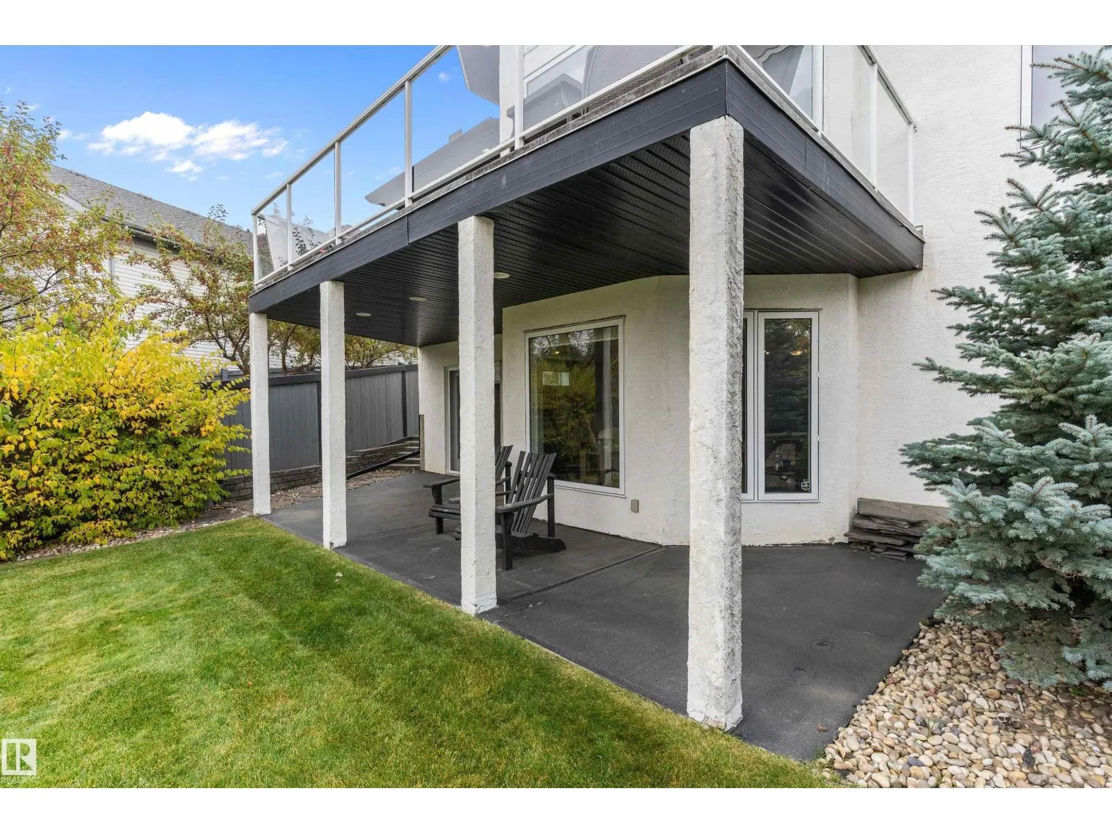46 SHORES DR