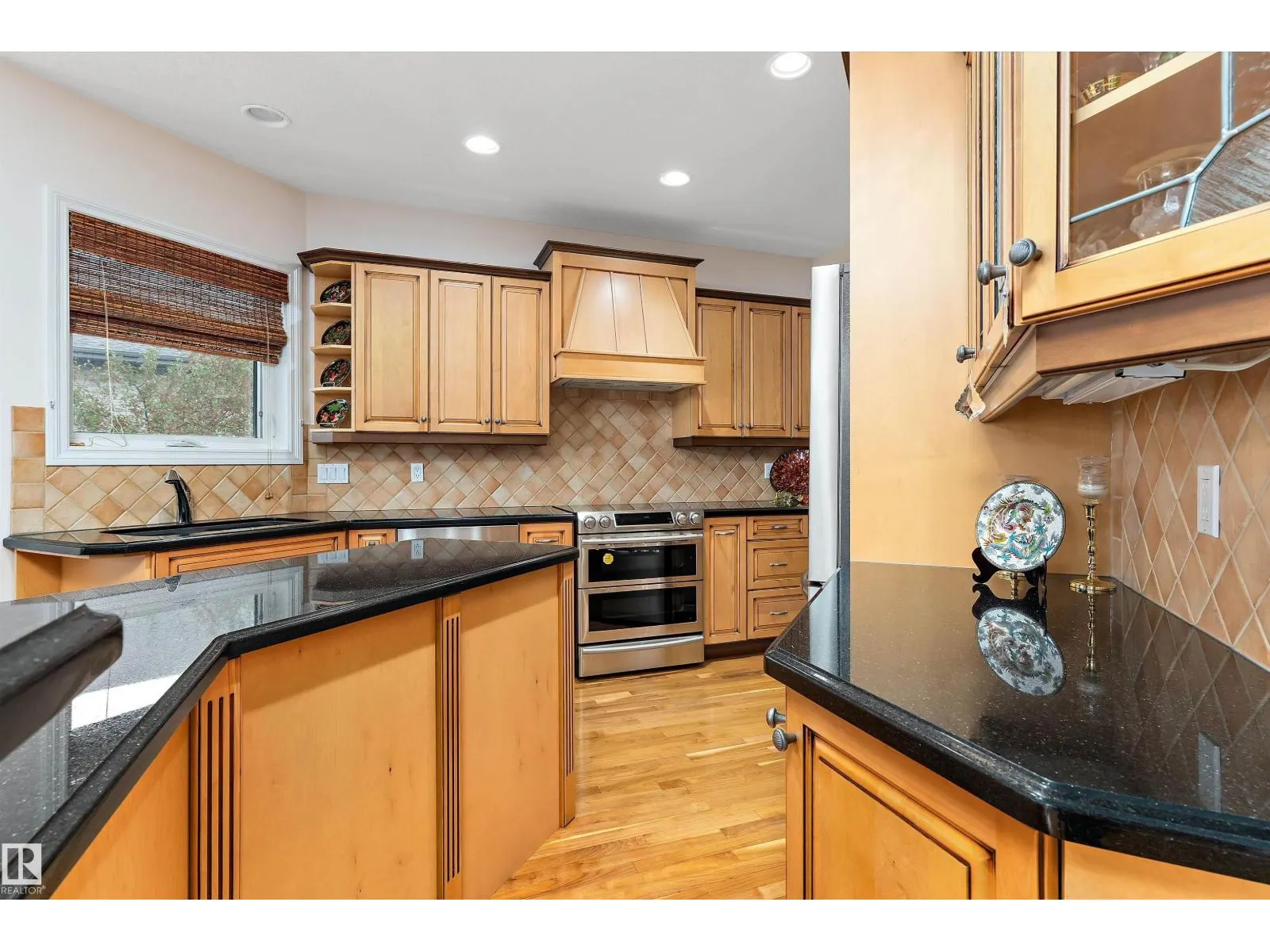 46 SHORES DR