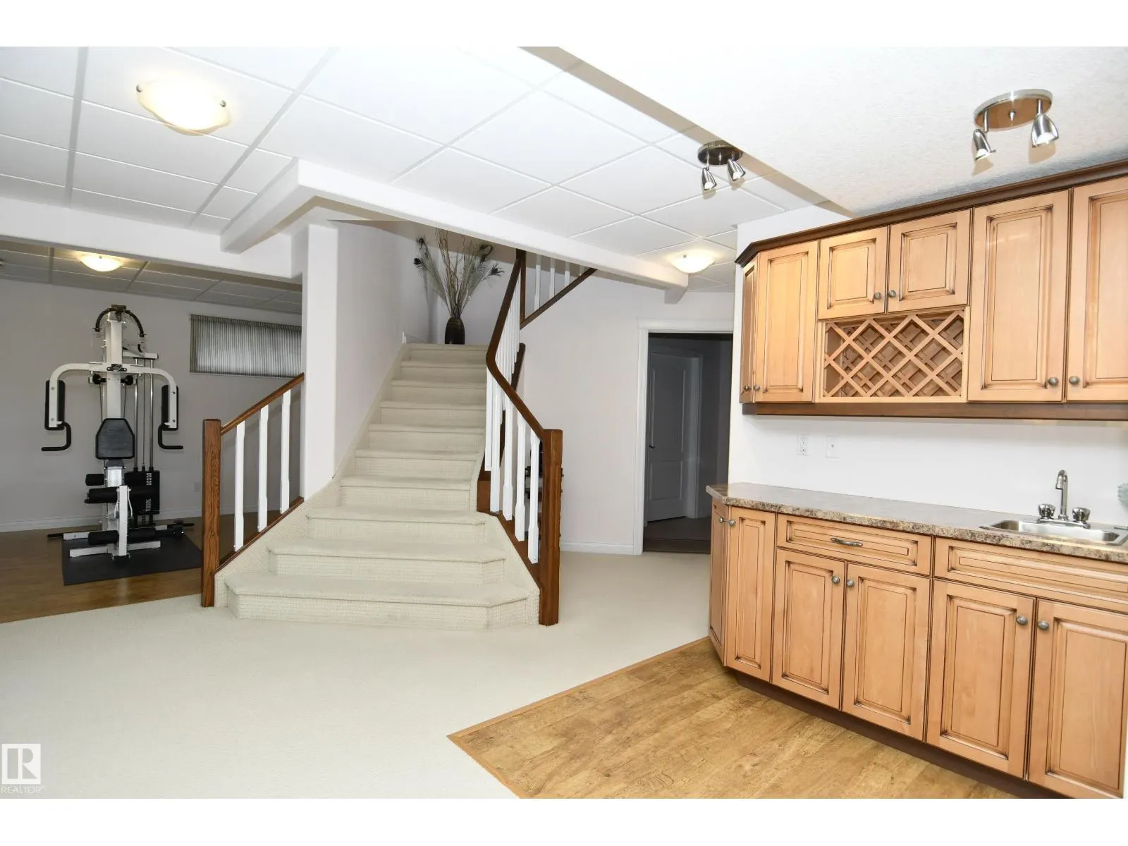 46 SHORES DR